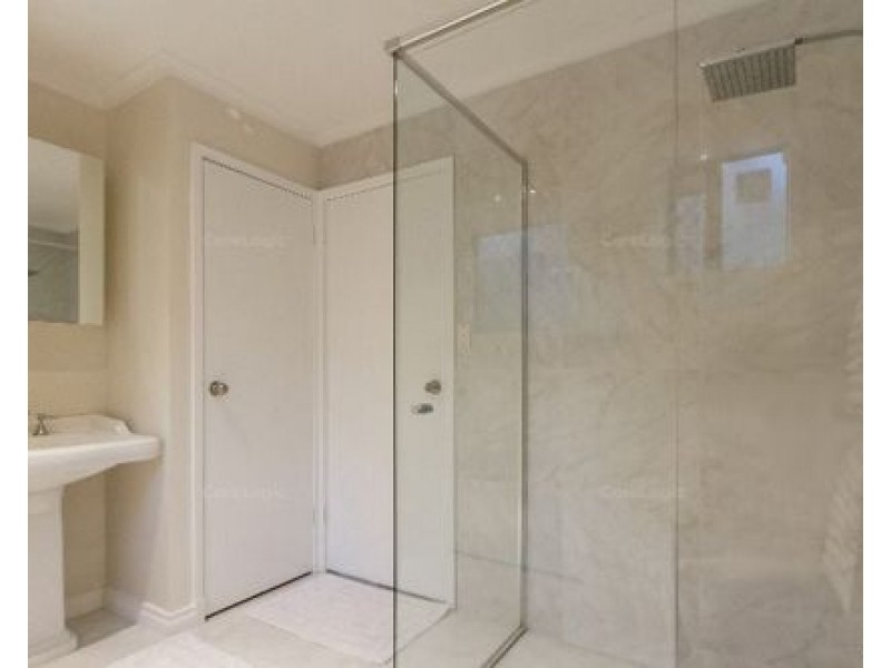 7 Stralock Street, Chapel Hill QLD 4069