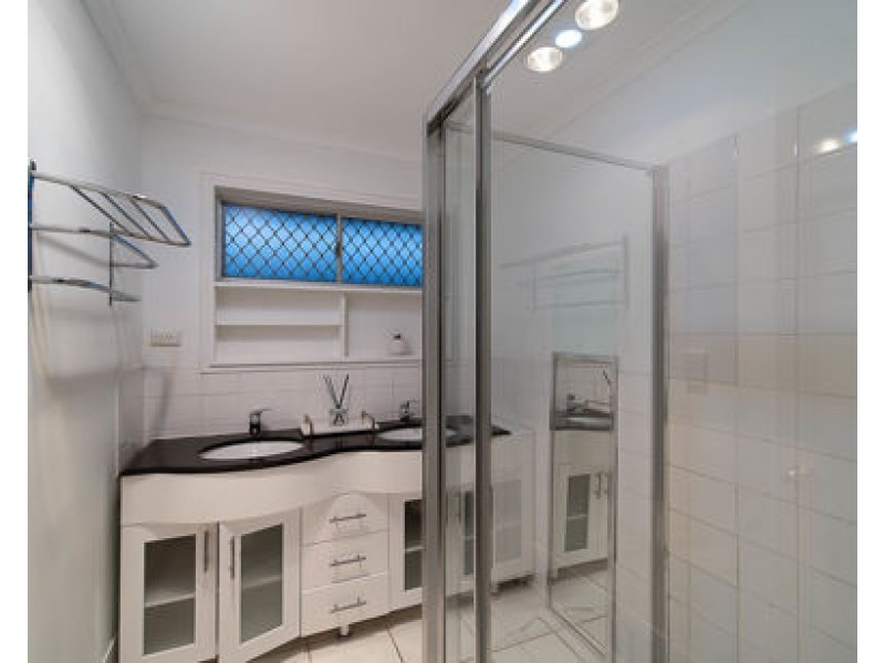 21 Tristan Street, Carindale QLD 4152