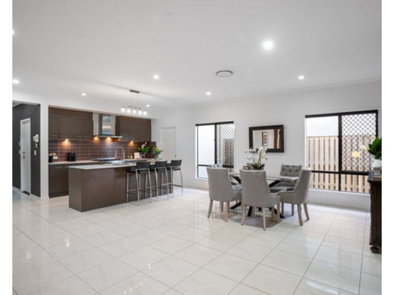 15 Hillcrest Street, Rochedale QLD 4123
