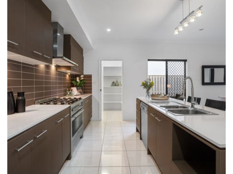 15 Hillcrest Street, Rochedale QLD 4123