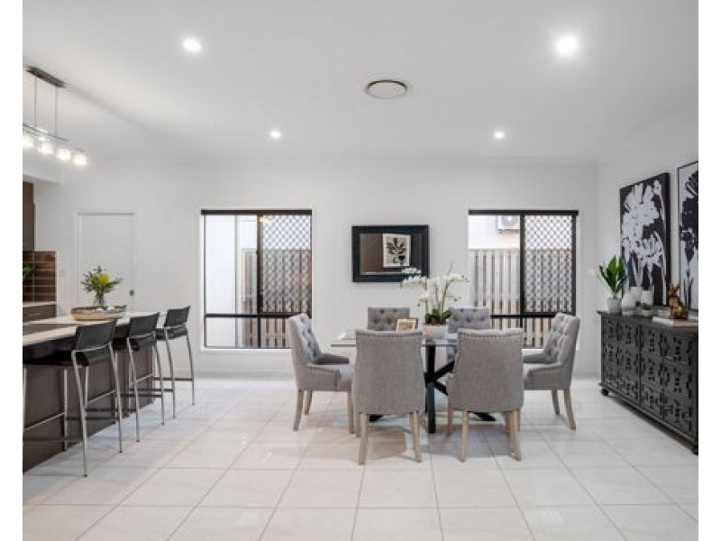 15 Hillcrest Street, Rochedale QLD 4123