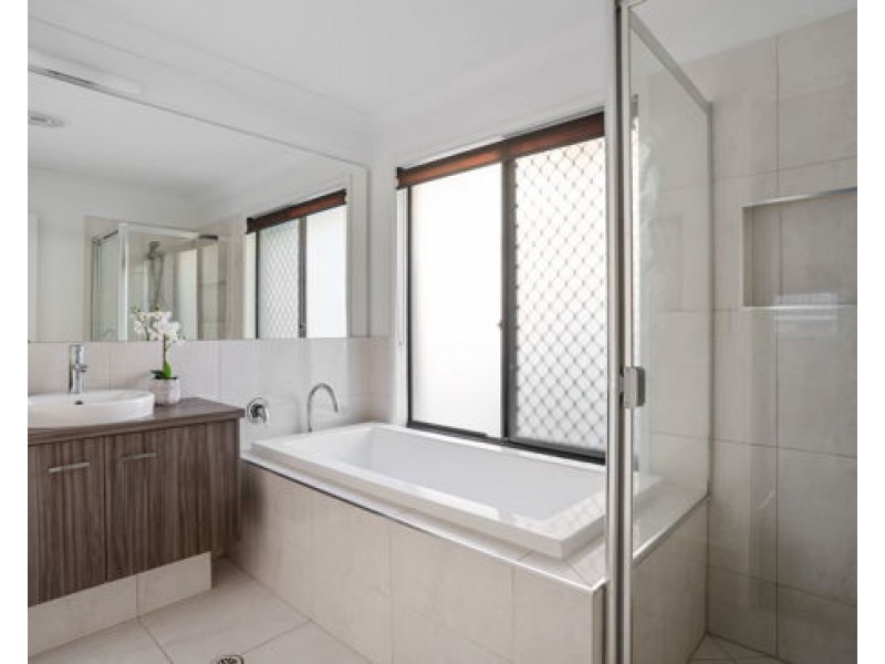 15 Hillcrest Street, Rochedale QLD 4123