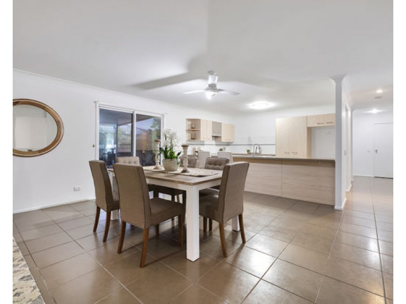 60 Mapelton Circuit, Parkinson QLD 4115