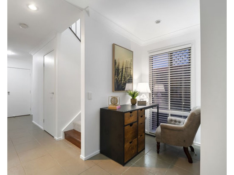 60 Mapelton Circuit, Parkinson QLD 4115