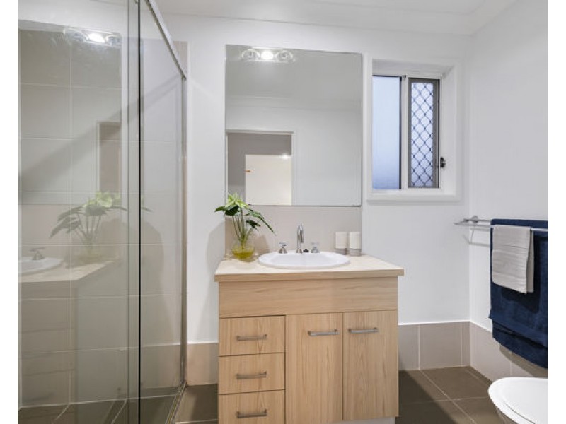 60 Mapelton Circuit, Parkinson QLD 4115