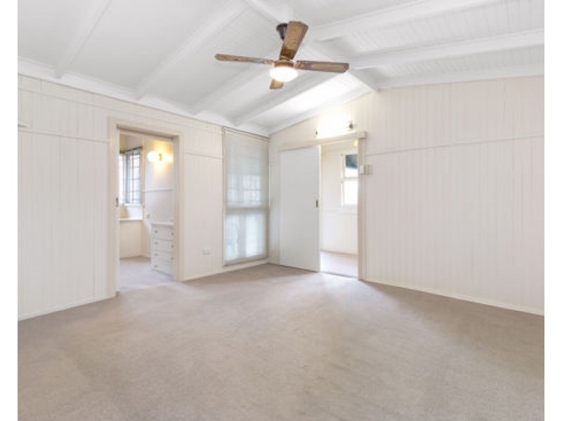 134 Creek Road, Mount Gravatt East QLD 4122