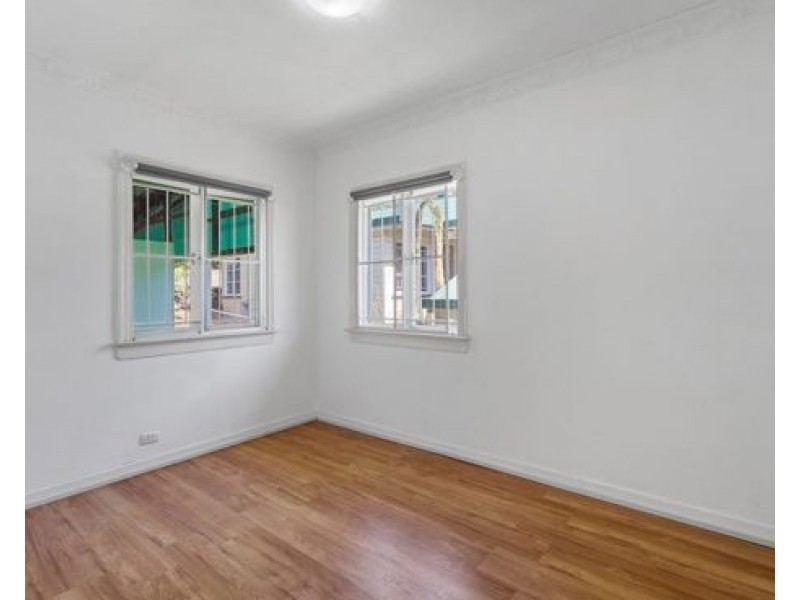 15 Sapphire Street, Holland Park QLD 4121