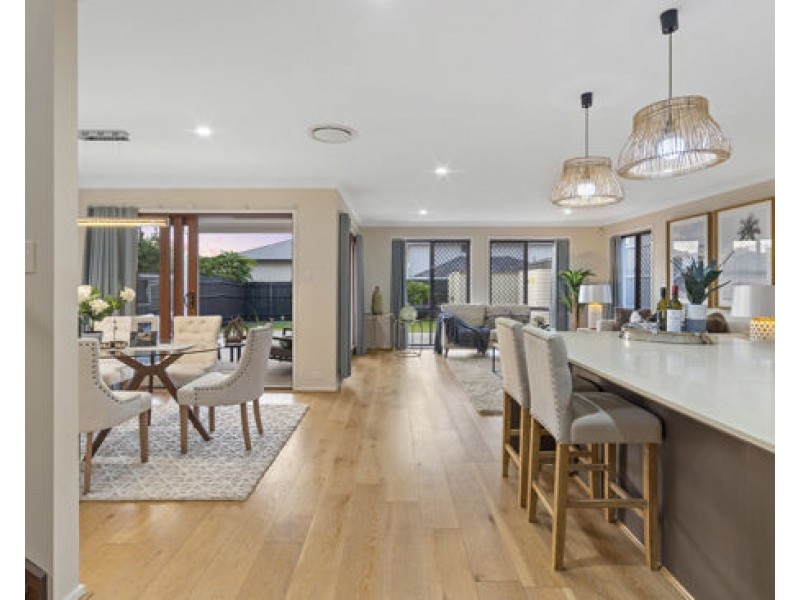 8 Wallaby Parade, Rochedale QLD 4123