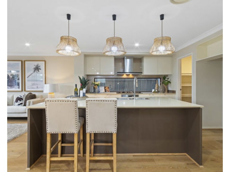 8 Wallaby Parade, Rochedale QLD 4123