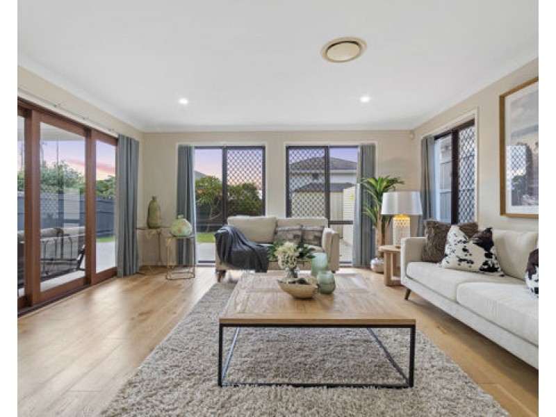 8 Wallaby Parade, Rochedale QLD 4123