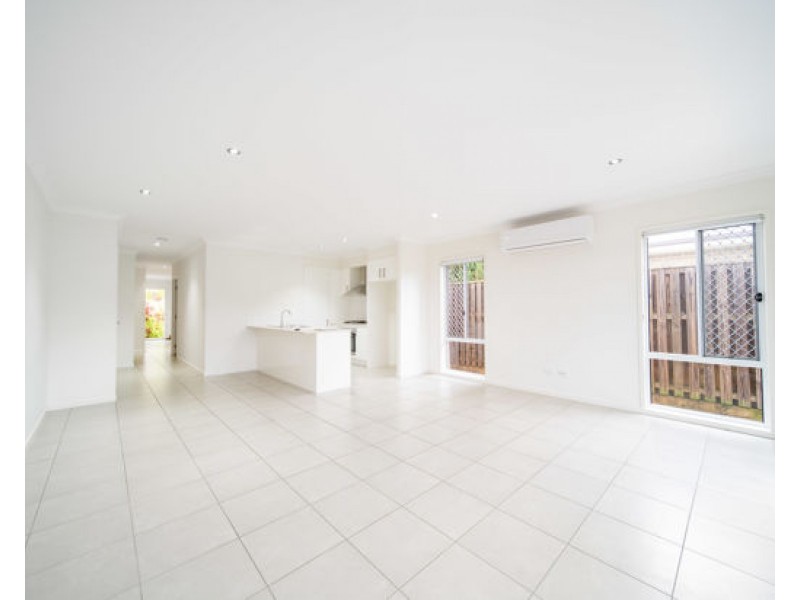 2/33 Inigo Way, Augustine Heights QLD 4300