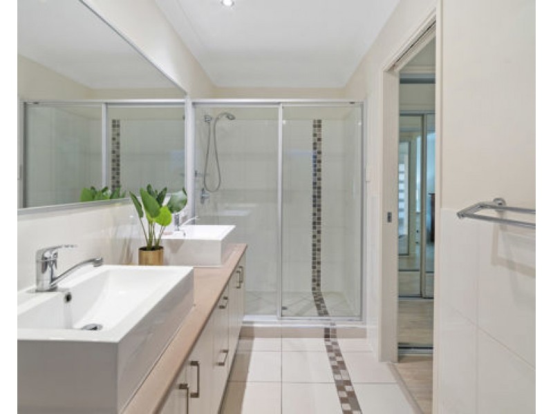 54 Larapinta Circuit, Parkinson QLD 4115