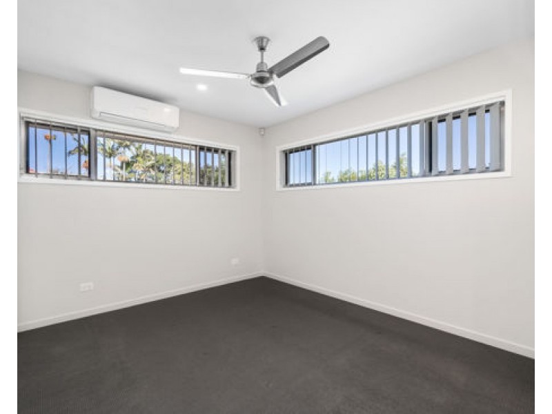 26 Kidd Street, Robertson QLD 4109