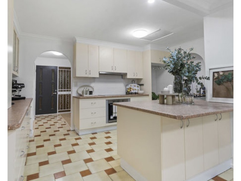 21 Tristan Street, Carindale QLD 4152