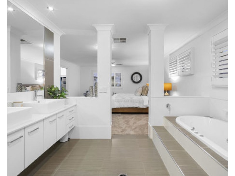 84 Craig Street, Wishart QLD 4122