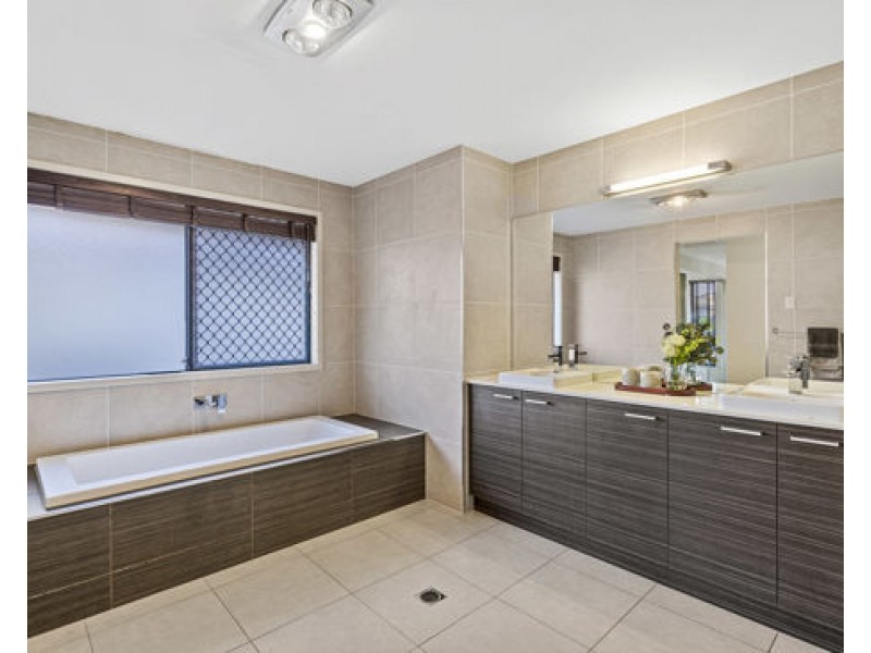 18 Skyview Avenue, Rochedale QLD 4123