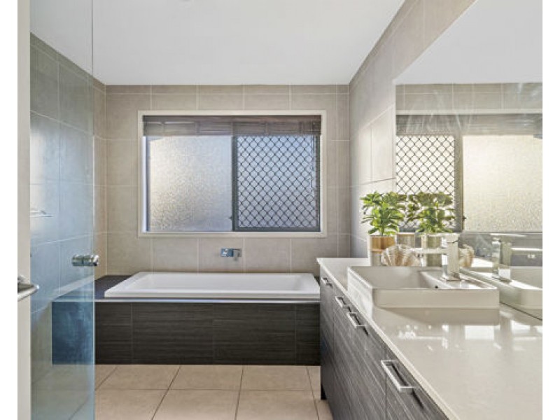 18 Skyview Avenue, Rochedale QLD 4123