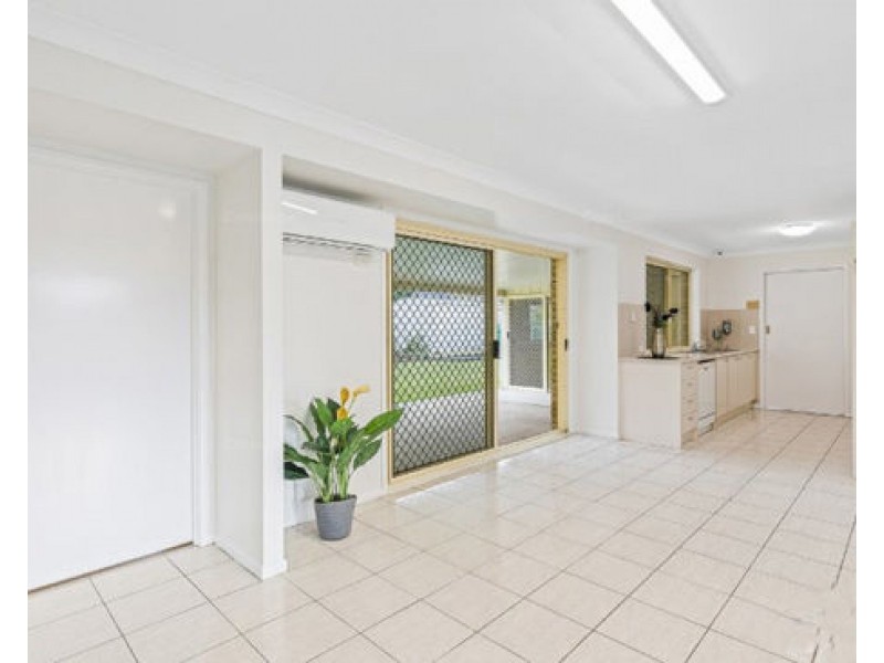 35 Solandra Crescent, Calamvale QLD 4116
