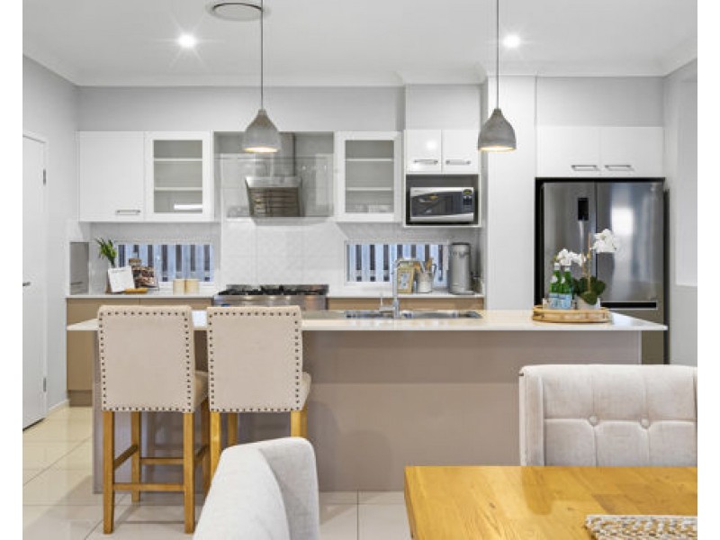 61 Skyview Avenue, Rochedale QLD 4123