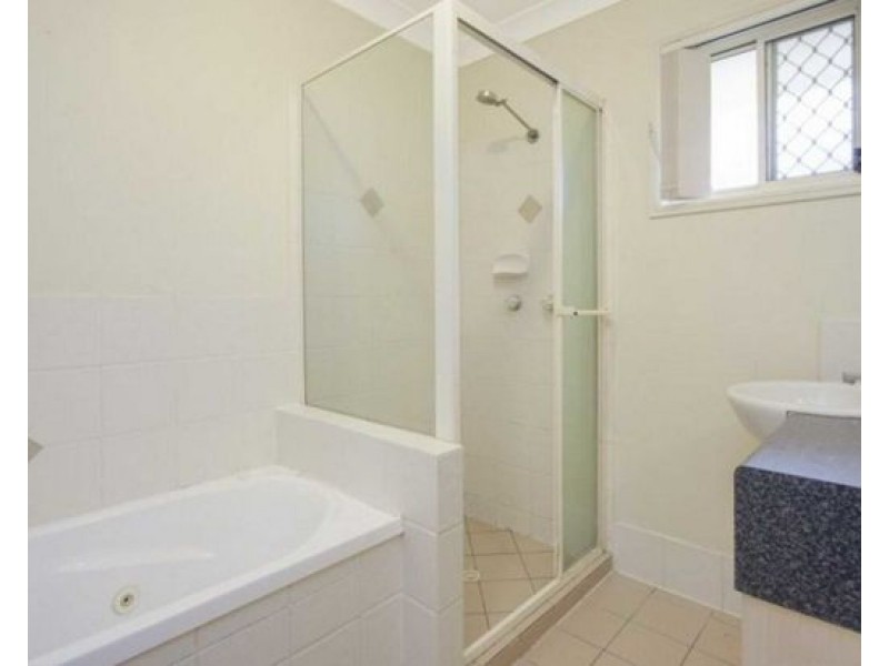 18 Summerfield Place, Kenmore QLD 4069