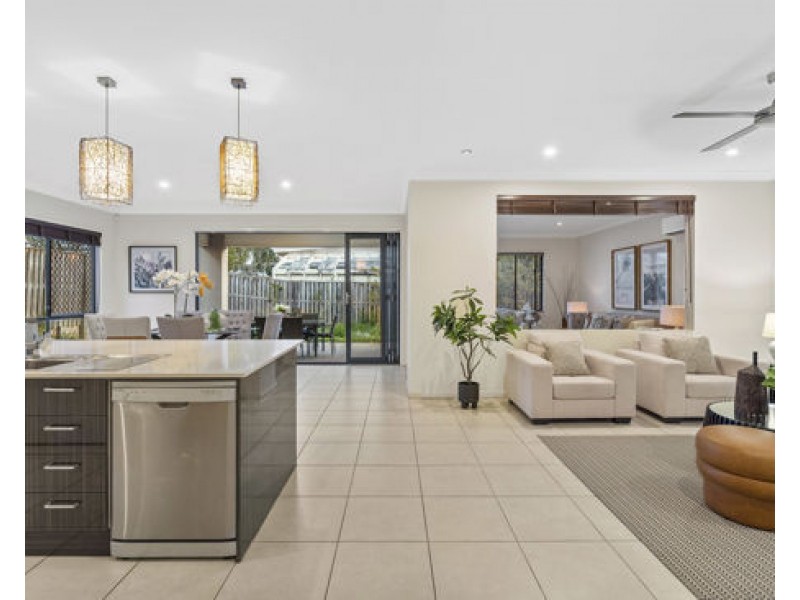 18 Skyview Avenue, Rochedale QLD 4123