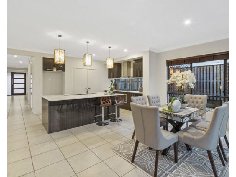 18 Skyview Avenue, Rochedale QLD 4123