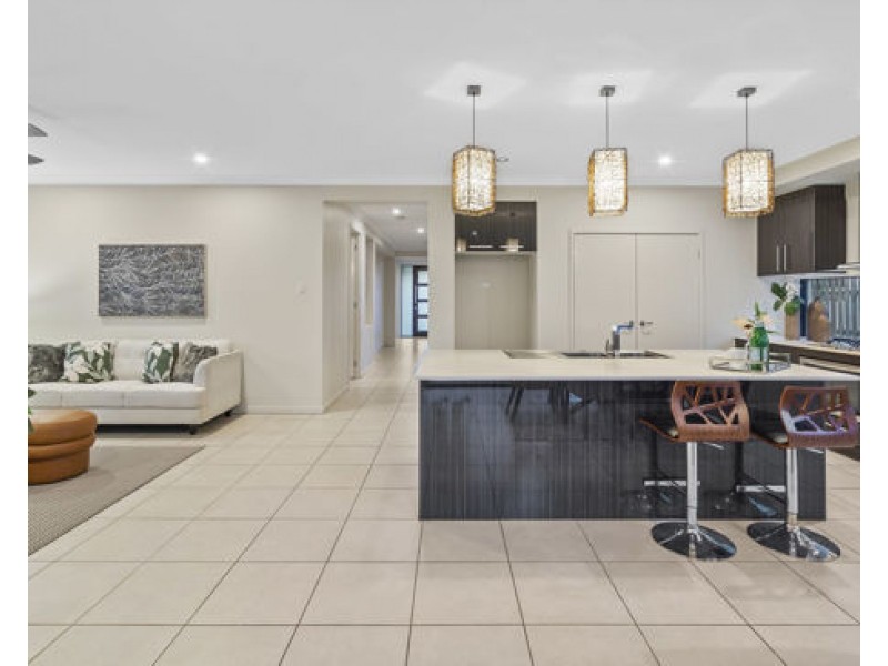 18 Skyview Avenue, Rochedale QLD 4123