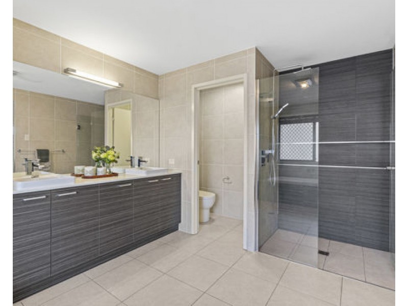 18 Skyview Avenue, Rochedale QLD 4123