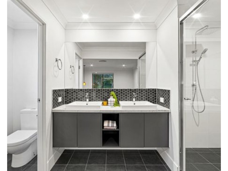 112 Kookaburra Circuit, Rochedale QLD 4123