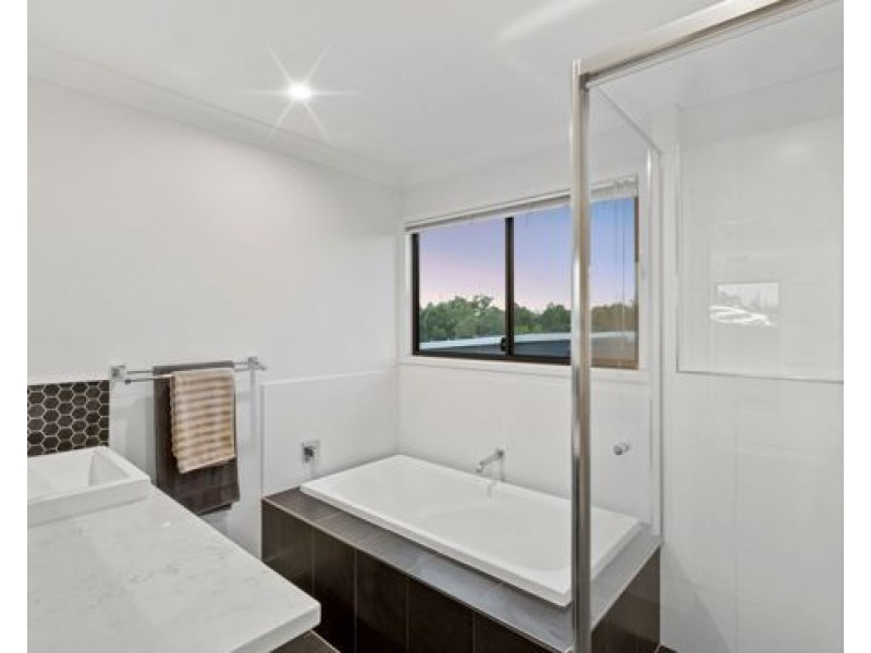 112 Kookaburra Circuit, Rochedale QLD 4123