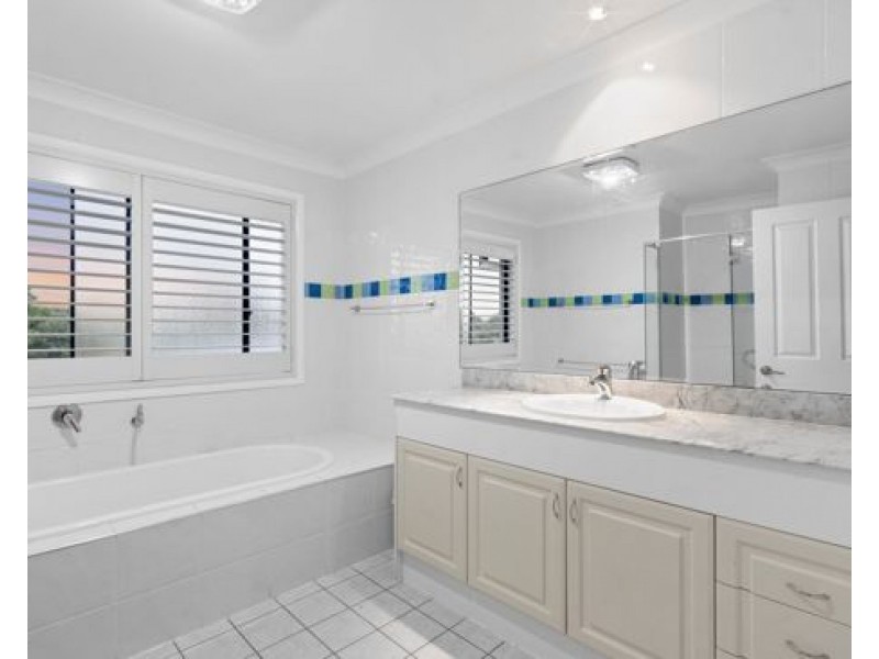 100 Landing Place, Moggill QLD 4070