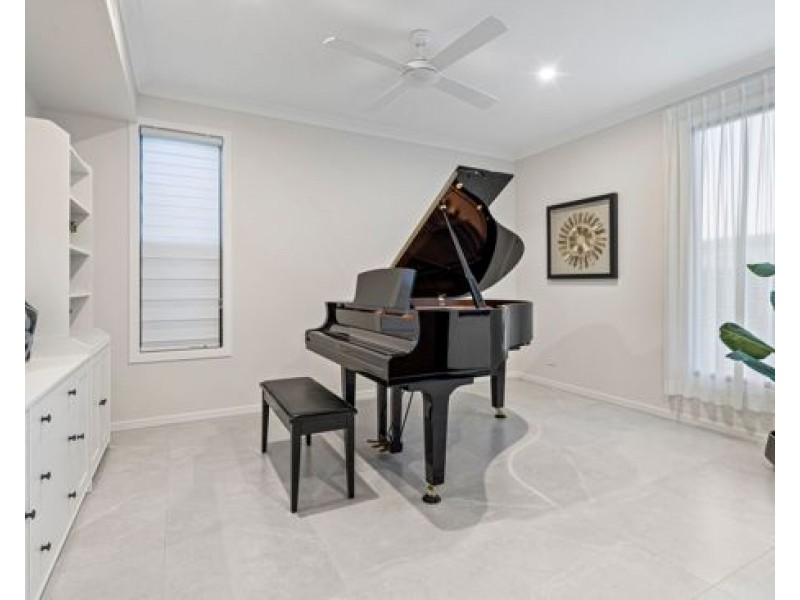 12 Perring Crescent, Rochedale QLD 4123