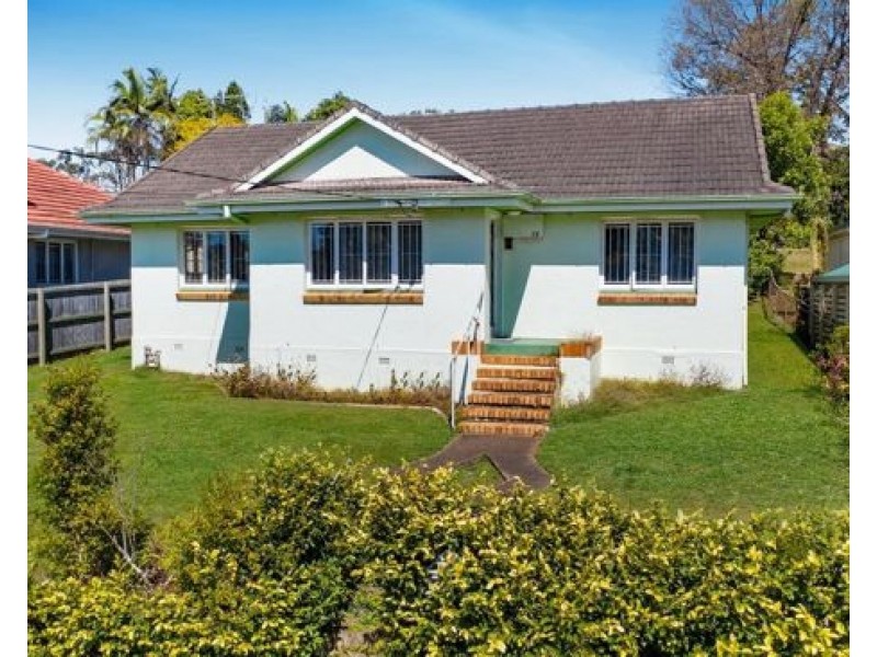 15 Sapphire Street, Holland Park QLD 4121