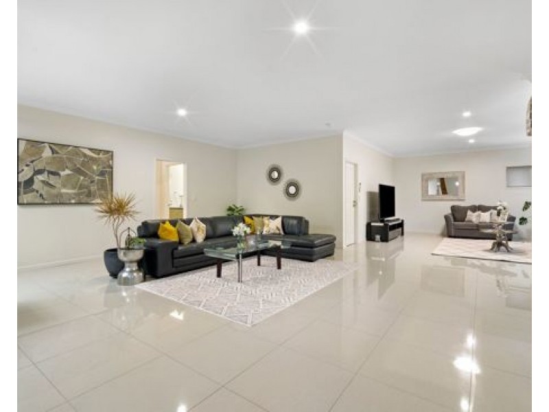 2 Peak Court, Rochedale QLD 4123