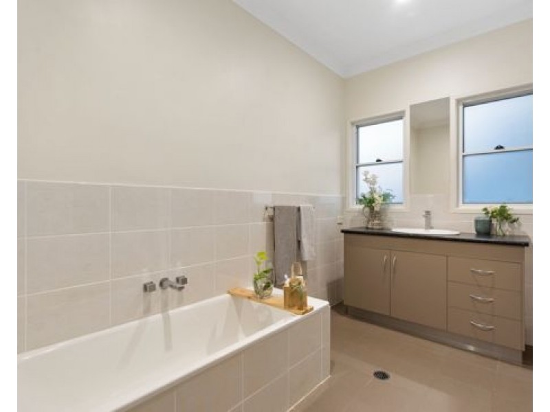 2 Peak Court, Rochedale QLD 4123