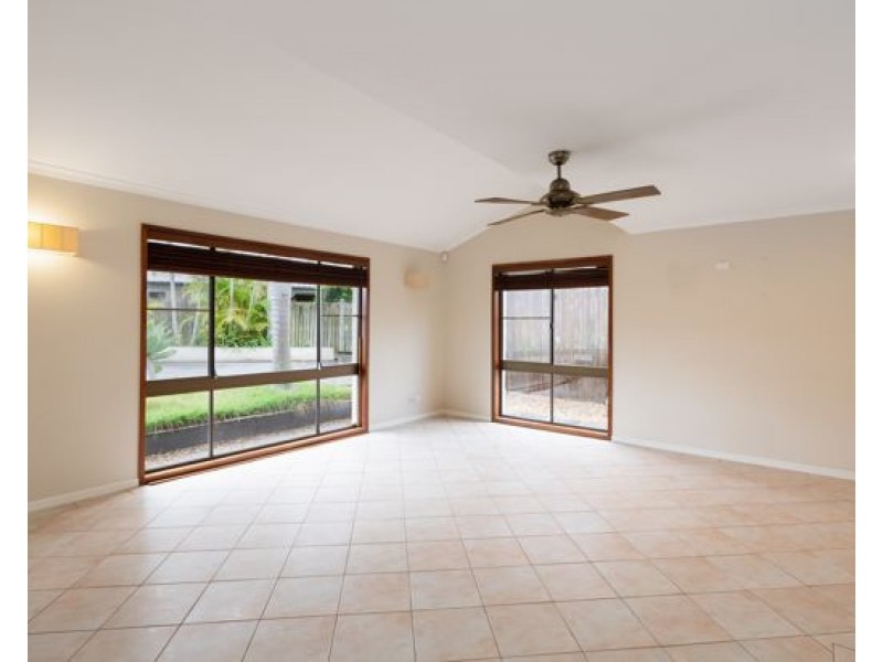 4 Caravonica Court, Calamvale QLD 4116