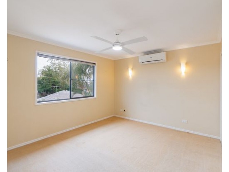 4 Caravonica Court, Calamvale QLD 4116