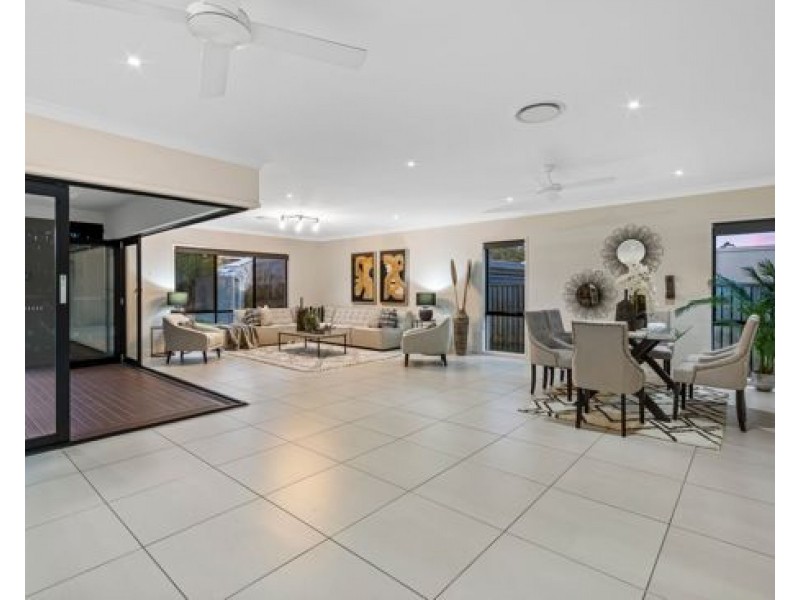 7 English Place, Rochedale QLD 4123
