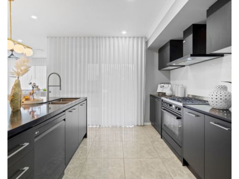 8 Levoh Street, Rochedale QLD 4123