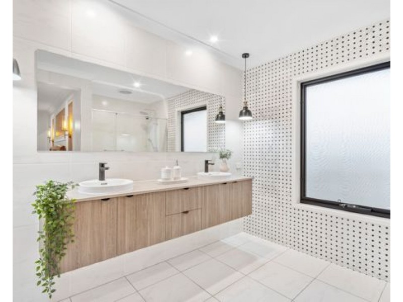 17 Daniel Drive, Rochedale QLD 4123