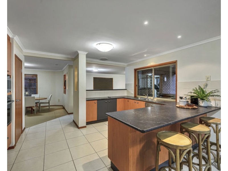 33 White Cedar Circuit, Stretton QLD 4116