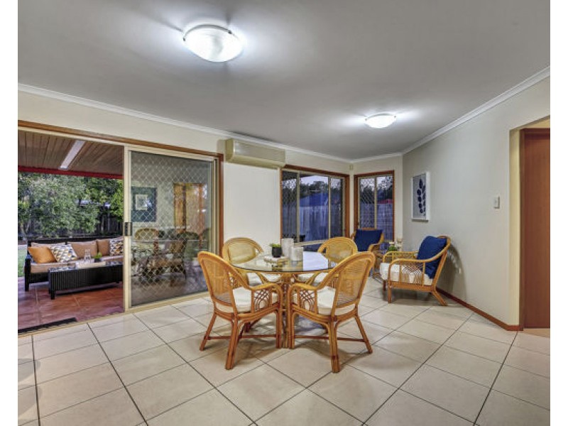 33 White Cedar Circuit, Stretton QLD 4116