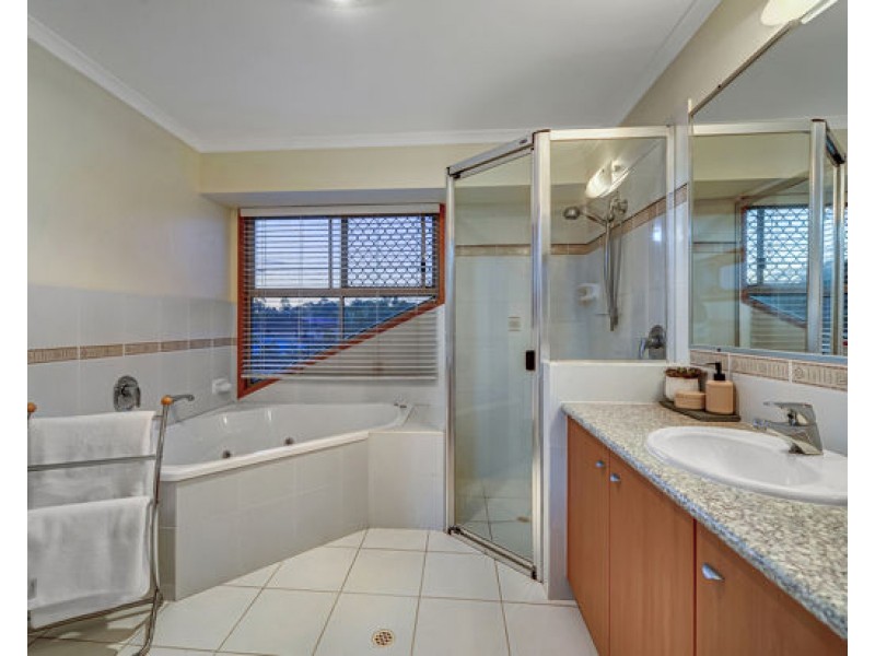 33 White Cedar Circuit, Stretton QLD 4116