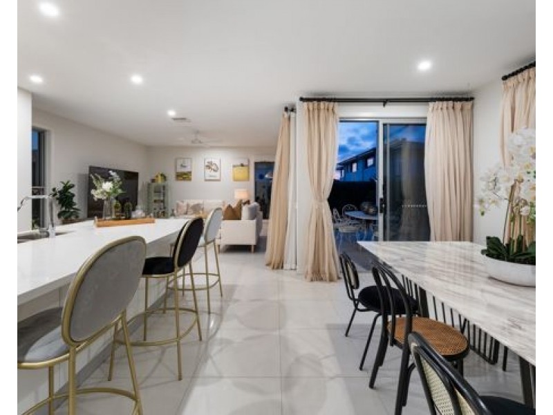 98 Hillcrest Street, Rochedale QLD 4123
