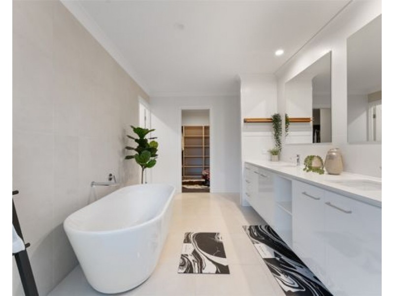 98 Hillcrest Street, Rochedale QLD 4123