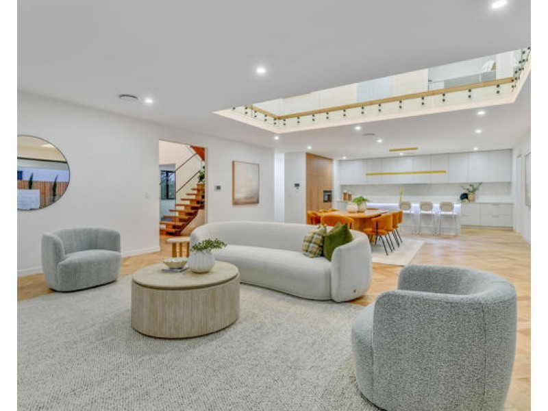 82 Linacre Crescent, Carindale QLD 4152