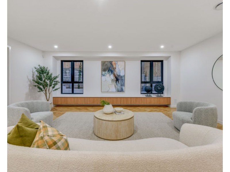 82 Linacre Crescent, Carindale QLD 4152