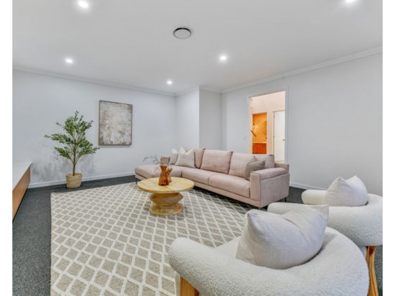 82 Linacre Crescent, Carindale QLD 4152