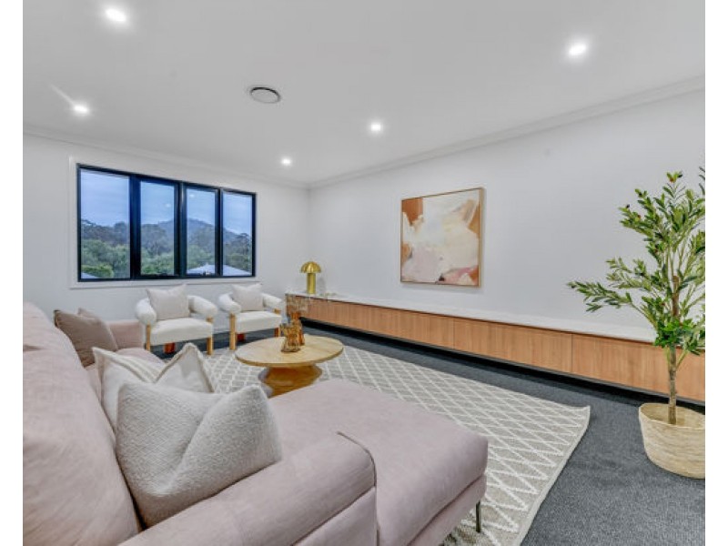 82 Linacre Crescent, Carindale QLD 4152
