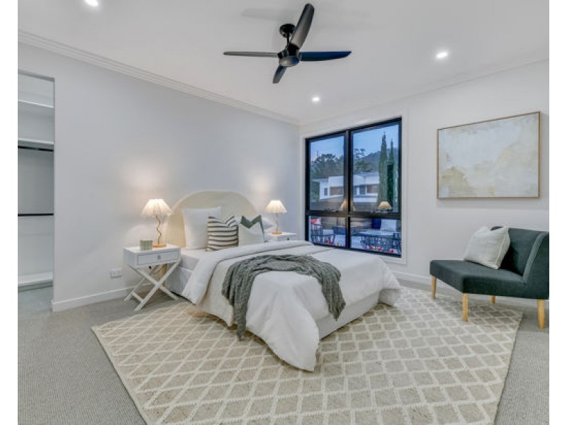 82 Linacre Crescent, Carindale QLD 4152